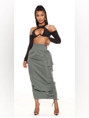 Maxi skirt with Elastic Waistband. Olive